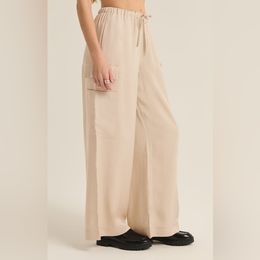 Nwt Z Supply RENEGADE WIDE LEG CARGO PANT In Fossil Size Small
Retail $119.00